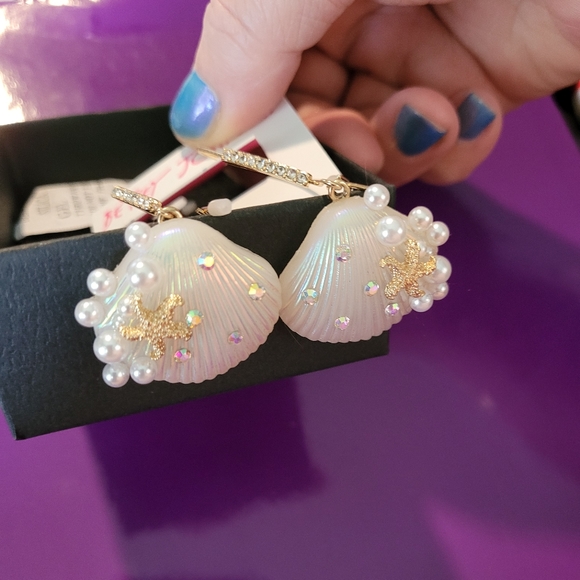 Betsey Johnson shell/ starfish earrings NWT - Picture 16 of 17
